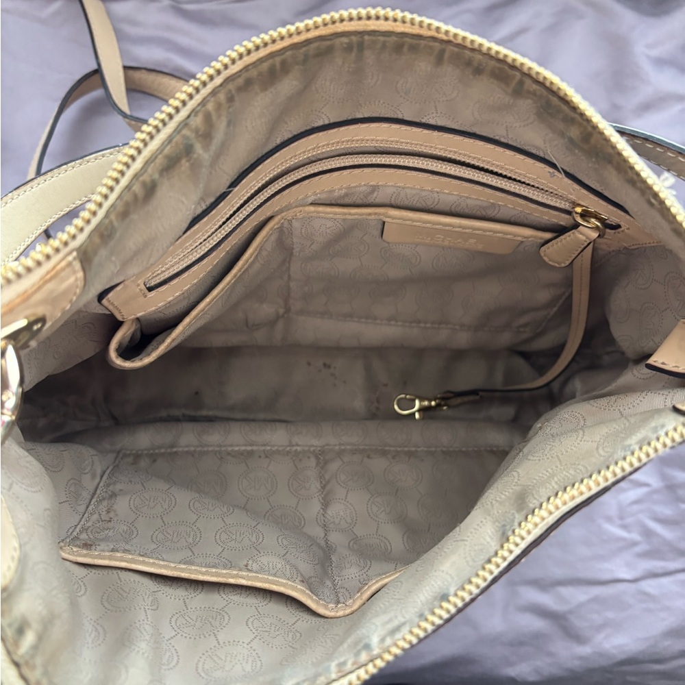 Michael Kors Tan and Brown Shoulder Bag with Signature Style - Picture 4 of 7